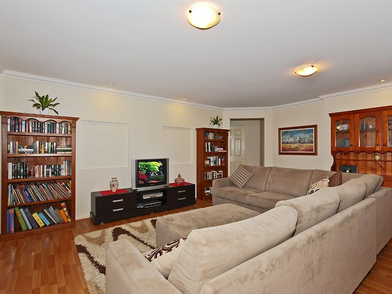 11 BOOBOOK CT, Cashmere QLD 4500