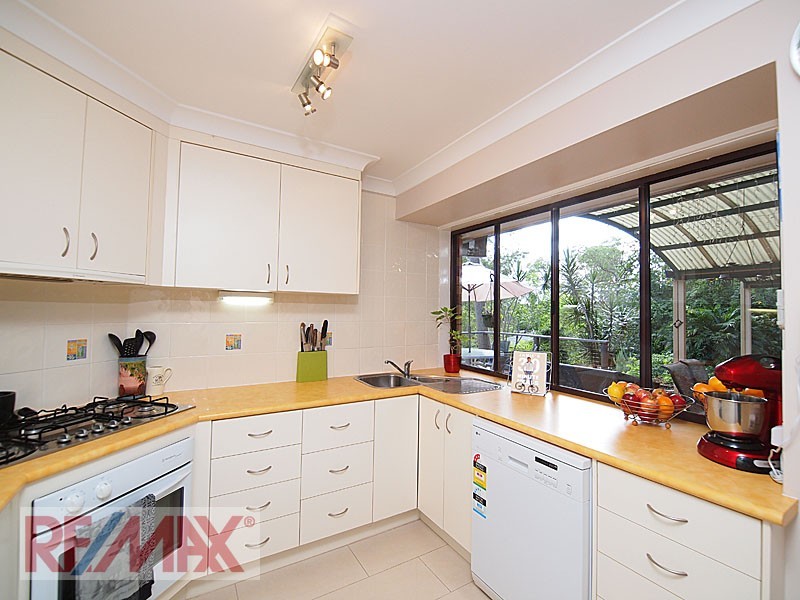 3 SOMERS ST, Cashmere QLD 4500