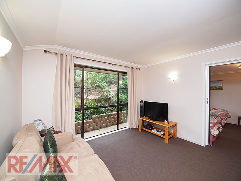 3 SOMERS ST, Cashmere QLD 4500