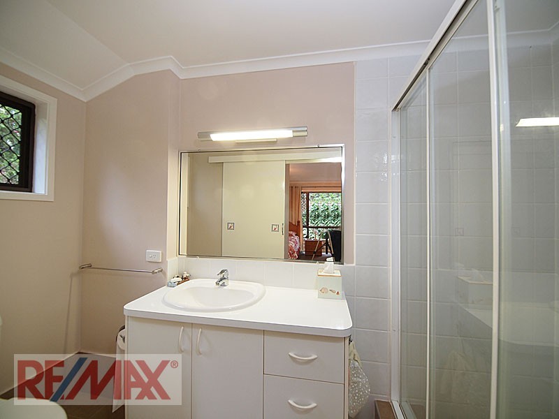 3 SOMERS ST, Cashmere QLD 4500