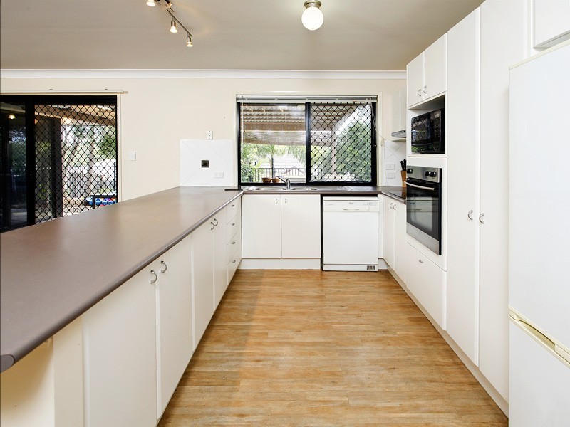 26 MONTCLARE. COURT, Cashmere QLD 4500