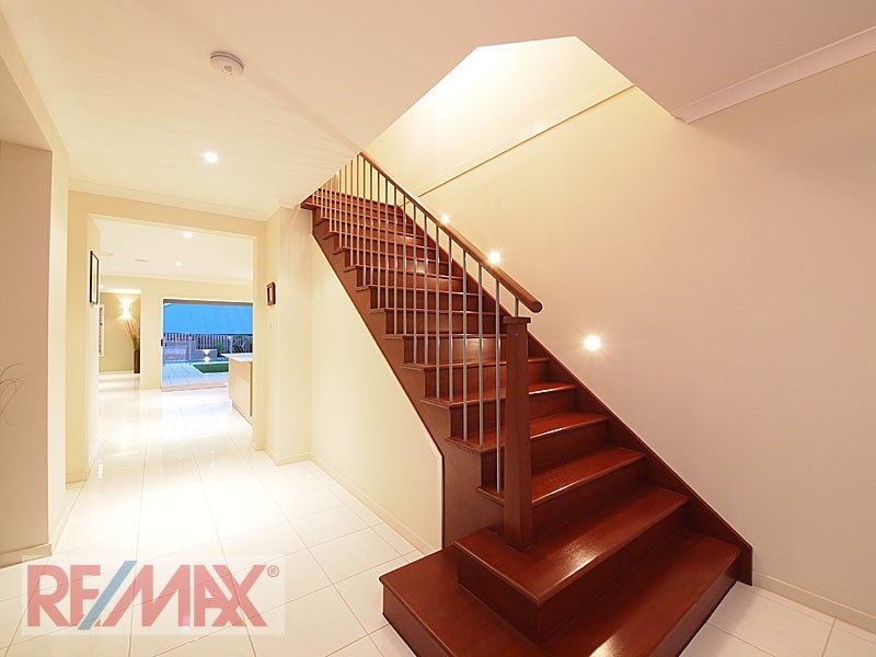 7 Crossing Drive, Eatons Hill QLD 4037