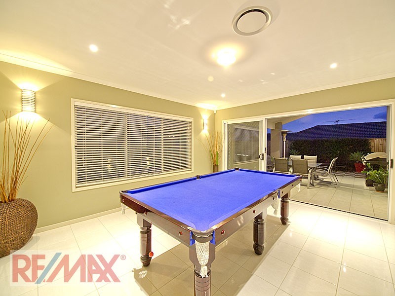 7 Crossing Drive, Eatons Hill QLD 4037