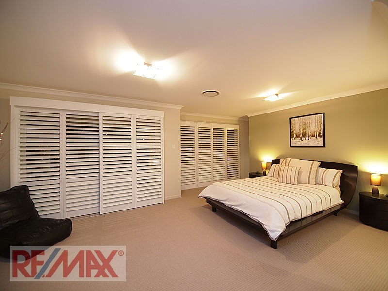 7 Crossing Drive, Eatons Hill QLD 4037