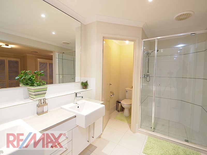 7 Crossing Drive, Eatons Hill QLD 4037