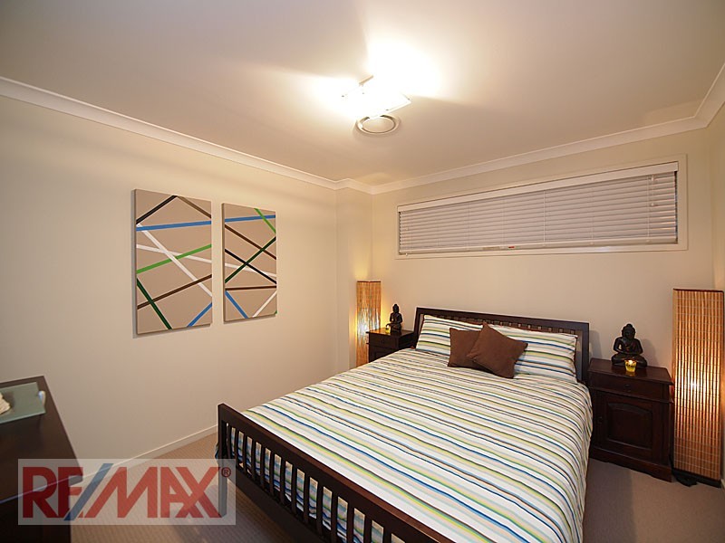 7 Crossing Drive, Eatons Hill QLD 4037