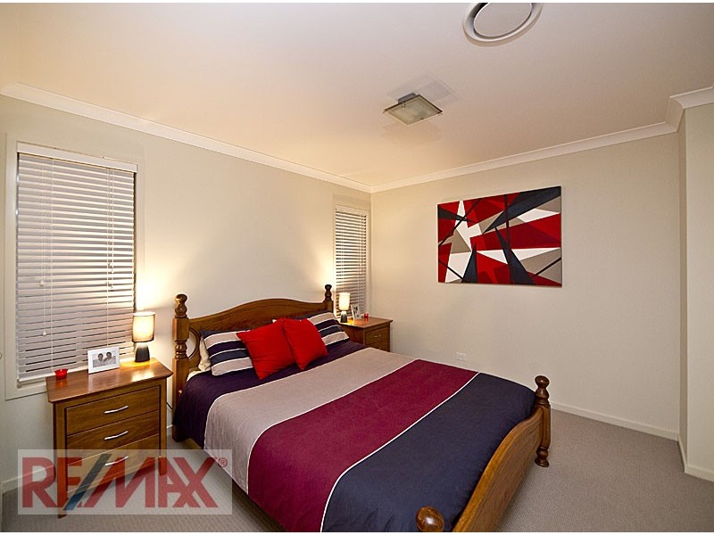 7 Crossing Drive, Eatons Hill QLD 4037