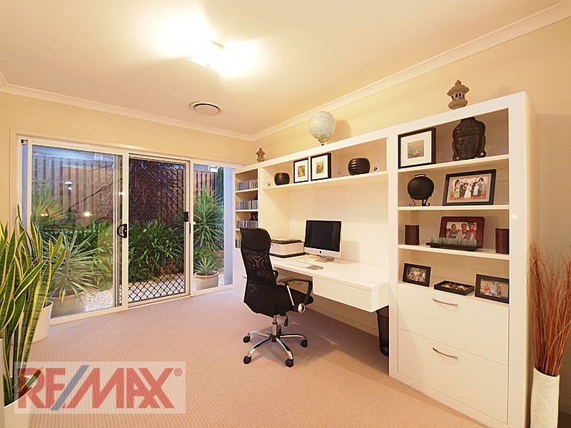 7 Crossing Drive, Eatons Hill QLD 4037