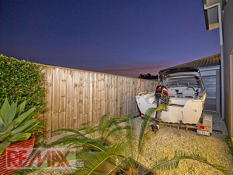 7 Crossing Drive, Eatons Hill QLD 4037