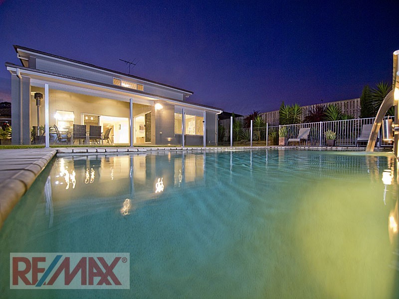 7 Crossing Drive, Eatons Hill QLD 4037