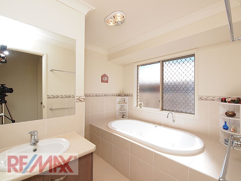 1 BARLEE CRT, Warner QLD 4500