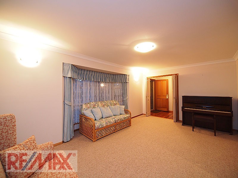 14 Granada Drive, Eatons Hill QLD 4037