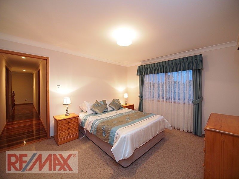 14 Granada Drive, Eatons Hill QLD 4037