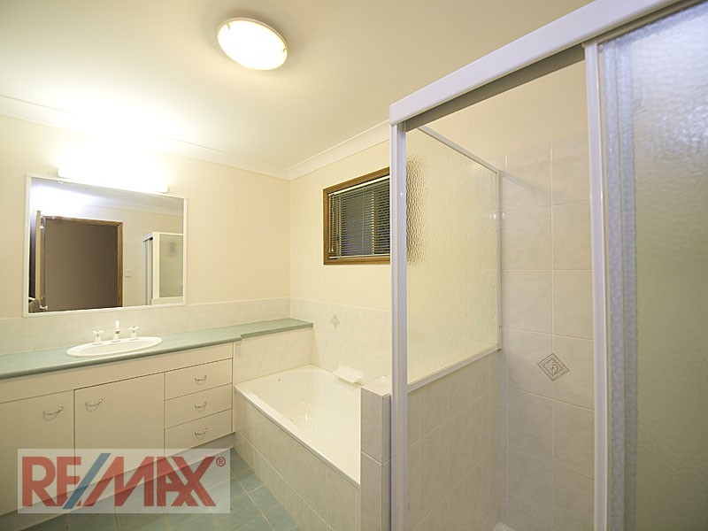 14 Granada Drive, Eatons Hill QLD 4037