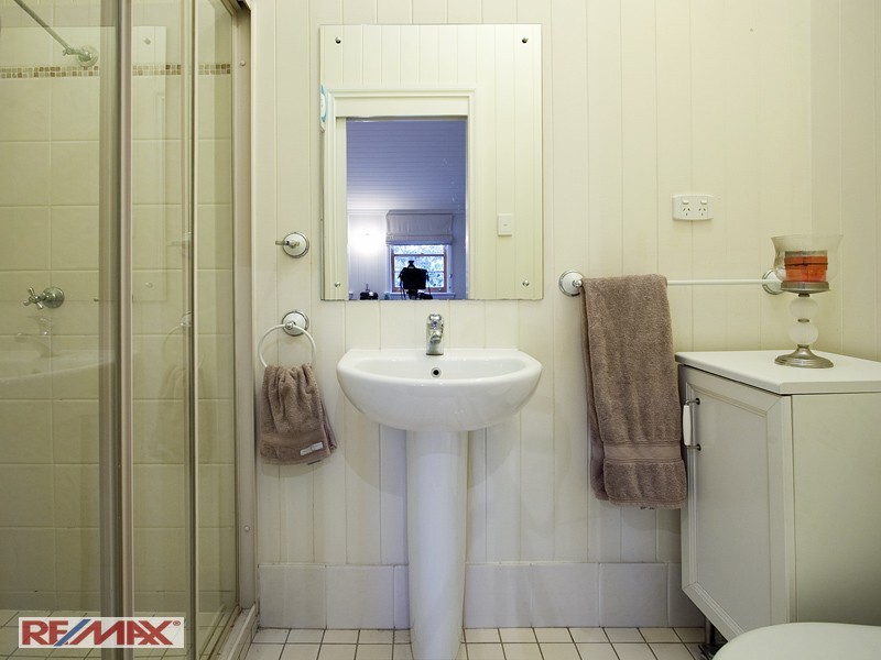 149 Macrossan Avenue, Norman Park QLD 4170