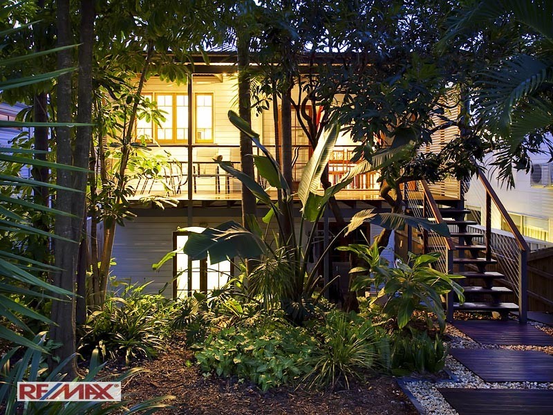 149 Macrossan Avenue, Norman Park QLD 4170