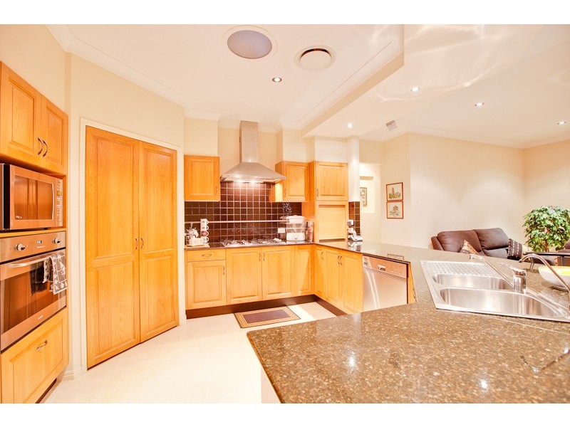 14 ALBERIC CT, Eatons Hill QLD 4037