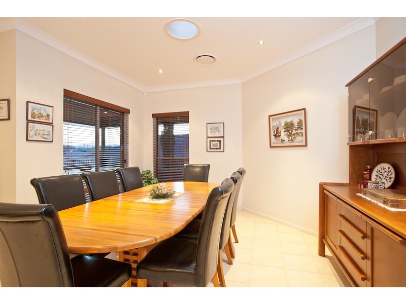 14 ALBERIC CT, Eatons Hill QLD 4037