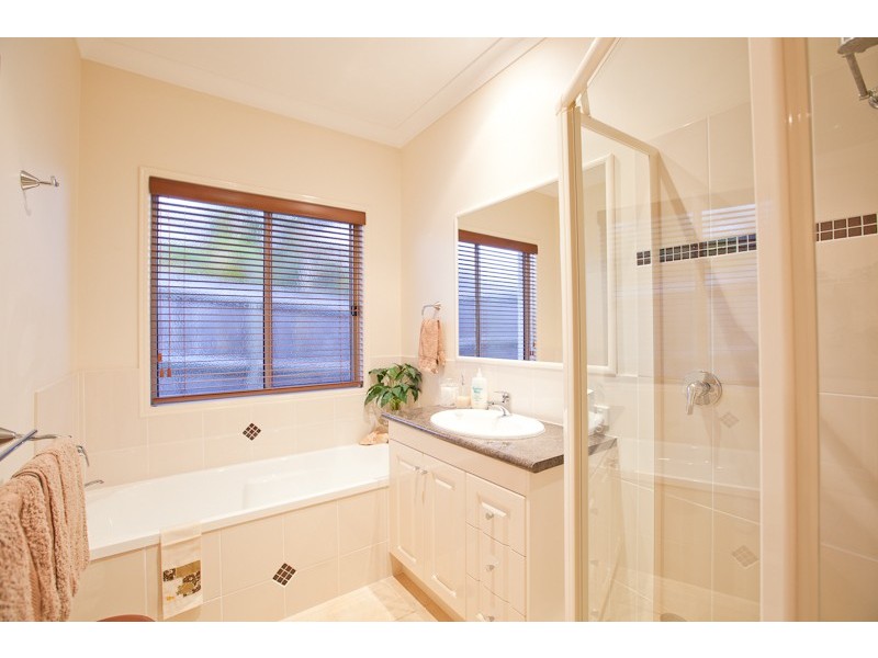 14 ALBERIC CT, Eatons Hill QLD 4037