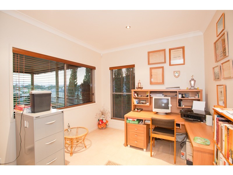 14 ALBERIC CT, Eatons Hill QLD 4037