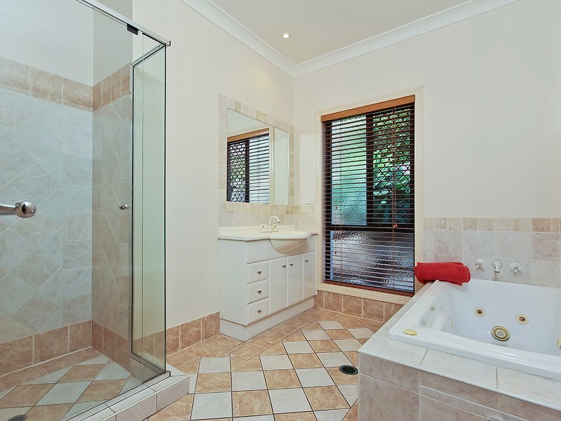 8 Capella Place, Bridgeman Downs QLD 4035