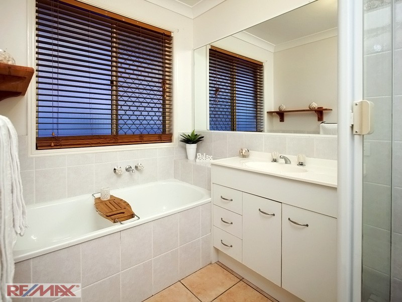 5 Duet Court, Eatons Hill QLD 4037