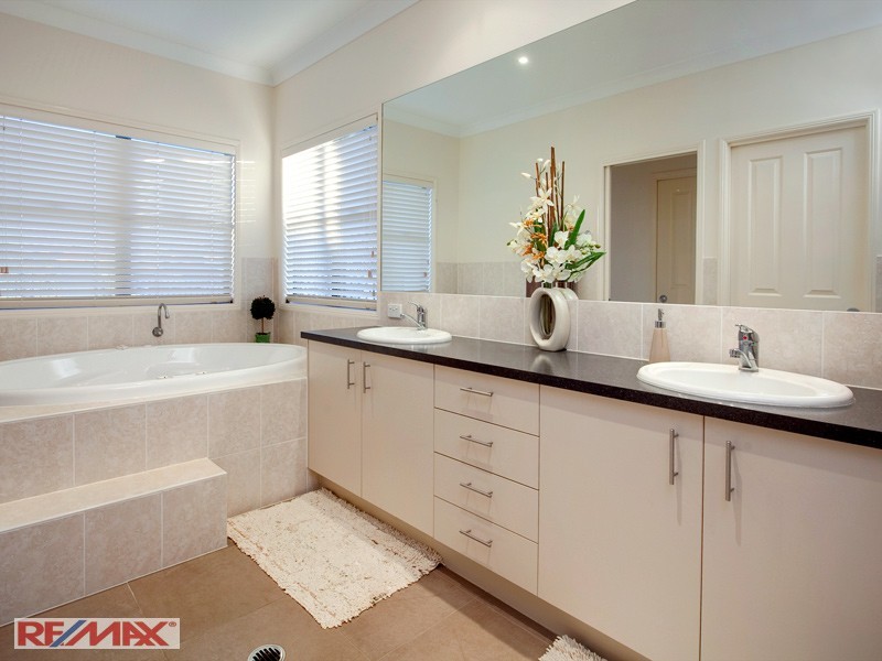 1 MANOR CLOSE, Murrumba Downs QLD 4503