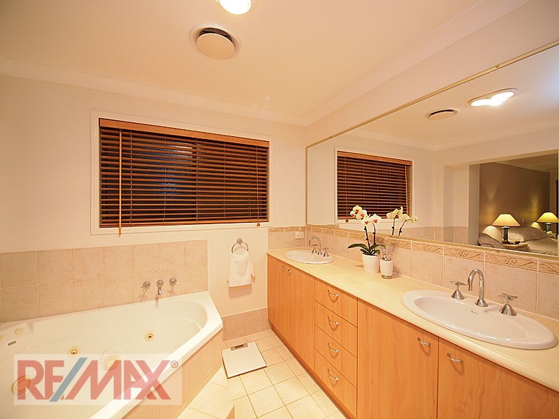 10 Meranti Crescent, Albany Creek QLD 4035