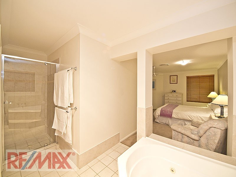 10 Meranti Crescent, Albany Creek QLD 4035