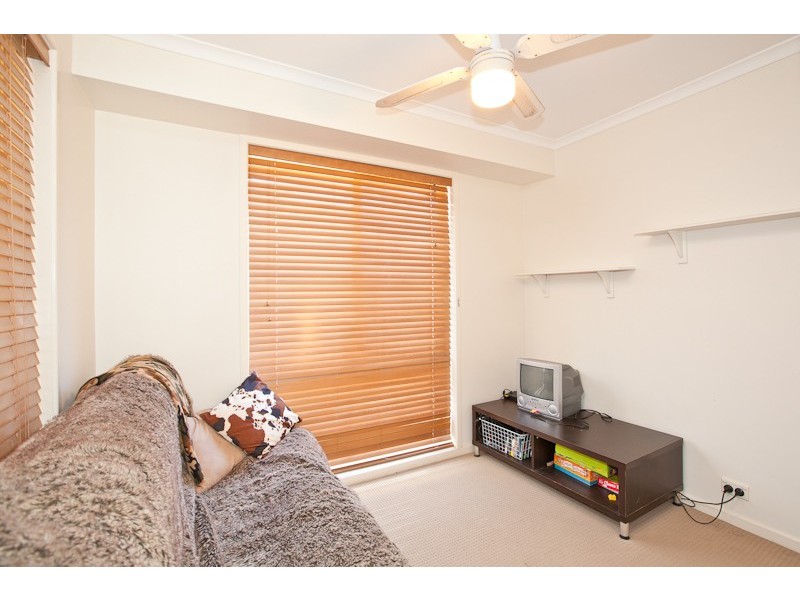 8 PEPPERTREE ST, Warner QLD 4500