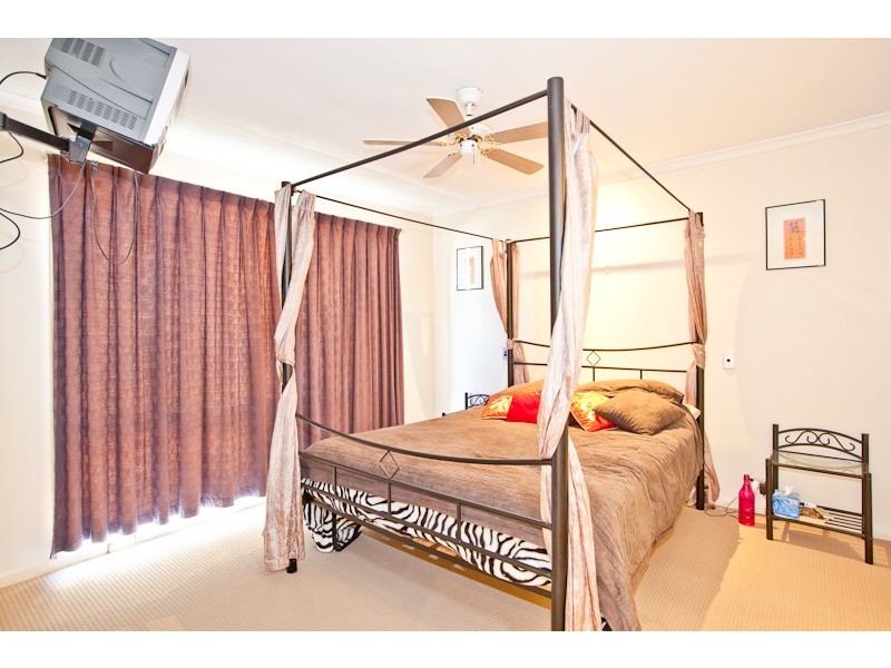 8 PEPPERTREE ST, Warner QLD 4500