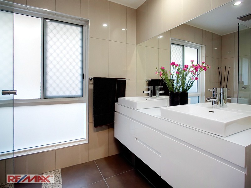 10 Jocasta Street, Eatons Hill QLD 4037