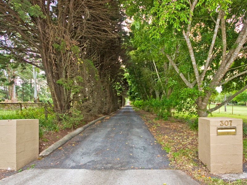 307 Albany Creek Road, Bridgeman Downs QLD 4035