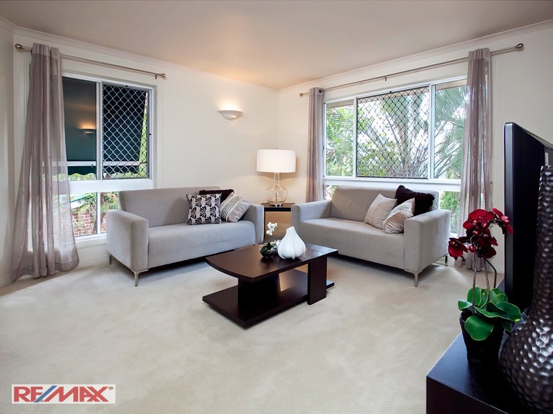 9 Gum Leaf Crt, Albany Creek QLD 4035