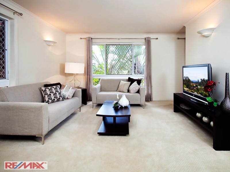 9 Gum Leaf Crt, Albany Creek QLD 4035