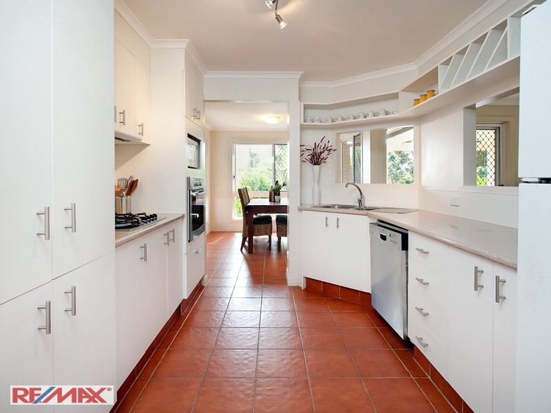 9 Gum Leaf Crt, Albany Creek QLD 4035