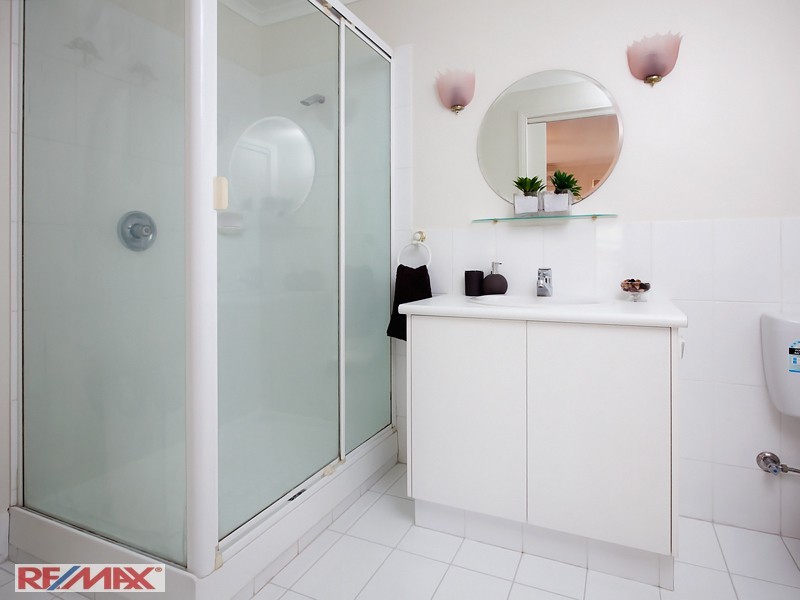 9 Gum Leaf Crt, Albany Creek QLD 4035