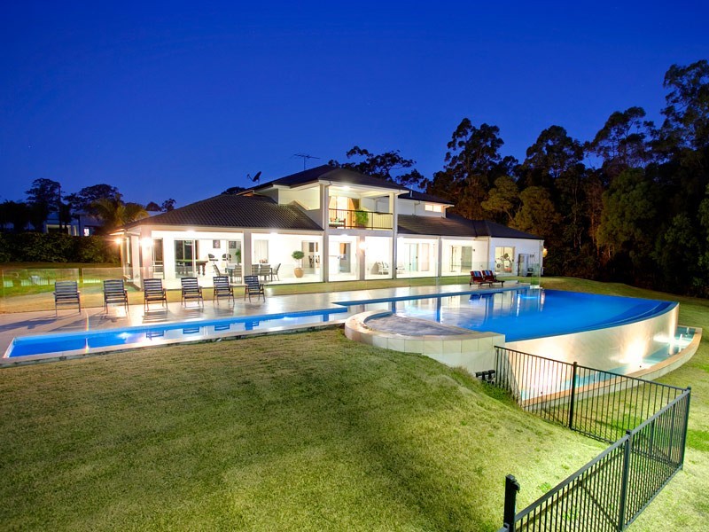 16 Priestley Road, Bridgeman Downs QLD 4035