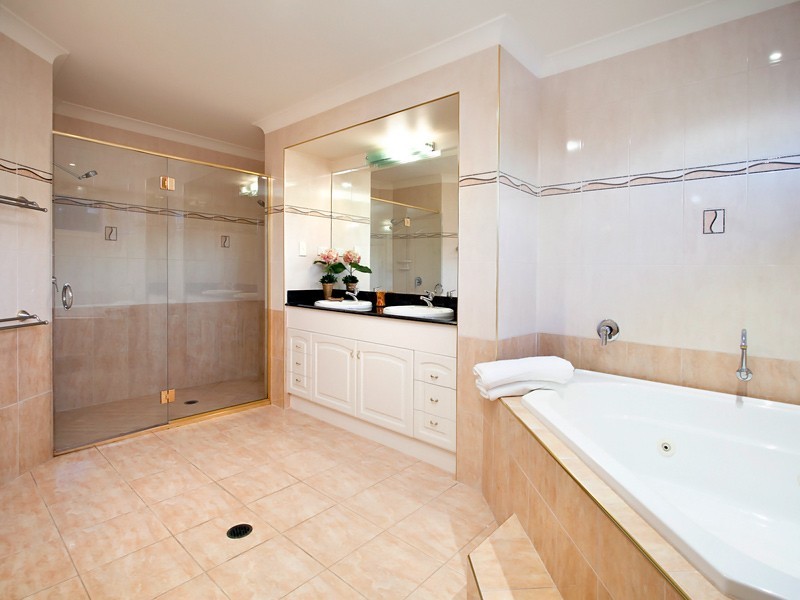 16 Priestley Road, Bridgeman Downs QLD 4035