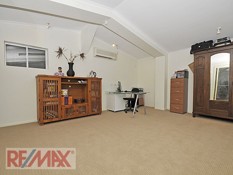 12 SHE-OAK COURT, Cashmere QLD 4500