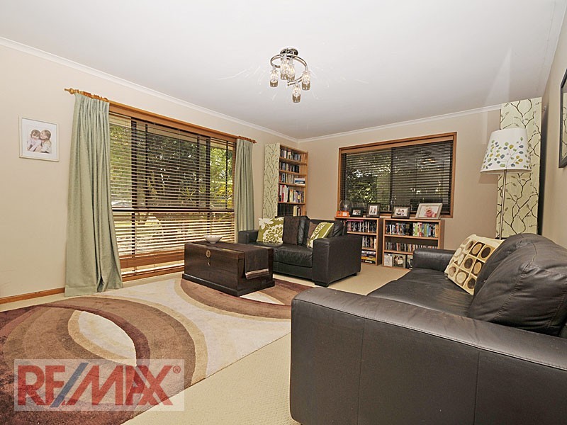 6 Ferntree Court, Samford Village QLD 4520