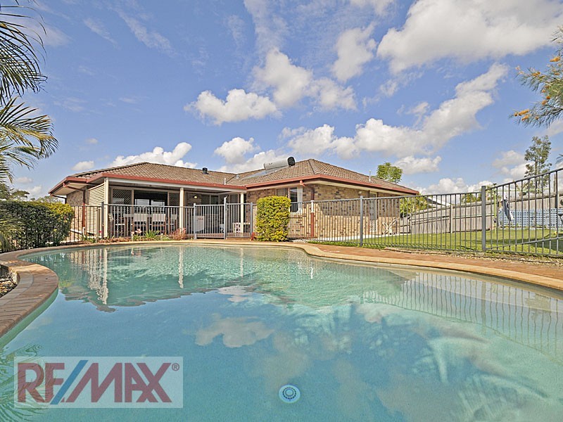 38 Hillenvale Ave, Arana Hills QLD 4054