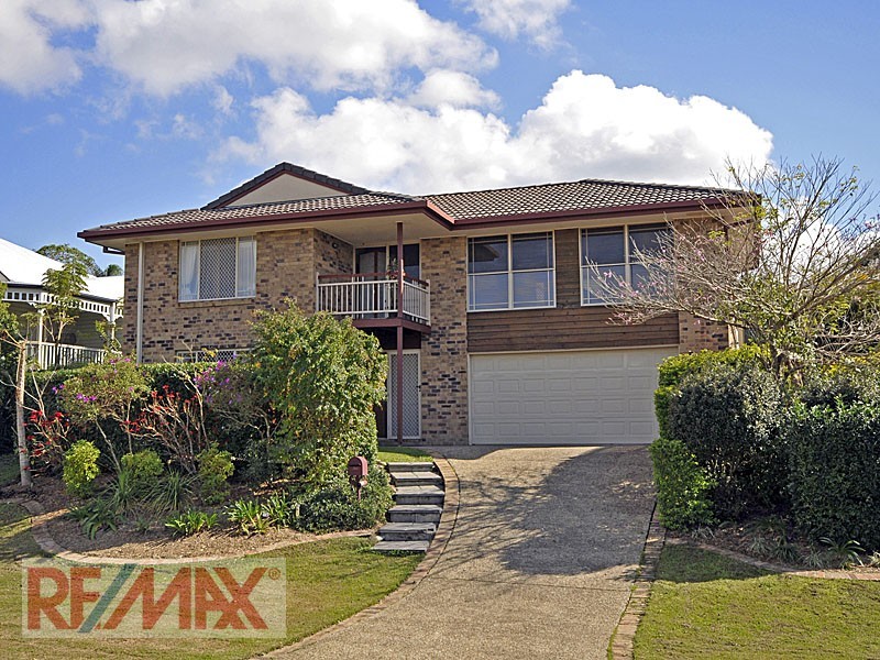 38 Hillenvale Ave, Arana Hills QLD 4054