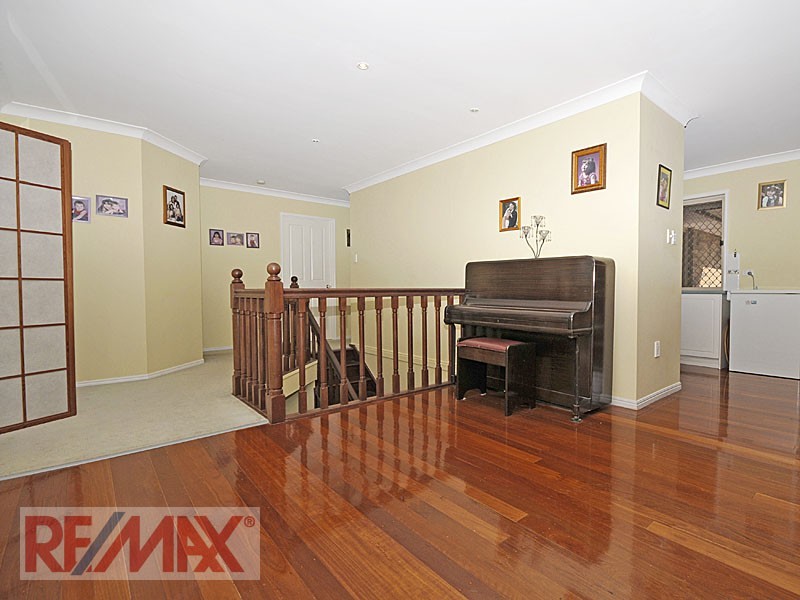 38 Hillenvale Ave, Arana Hills QLD 4054