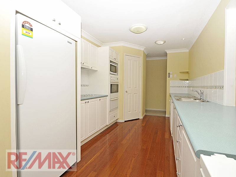 38 Hillenvale Ave, Arana Hills QLD 4054