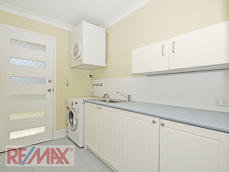 38 Hillenvale Ave, Arana Hills QLD 4054