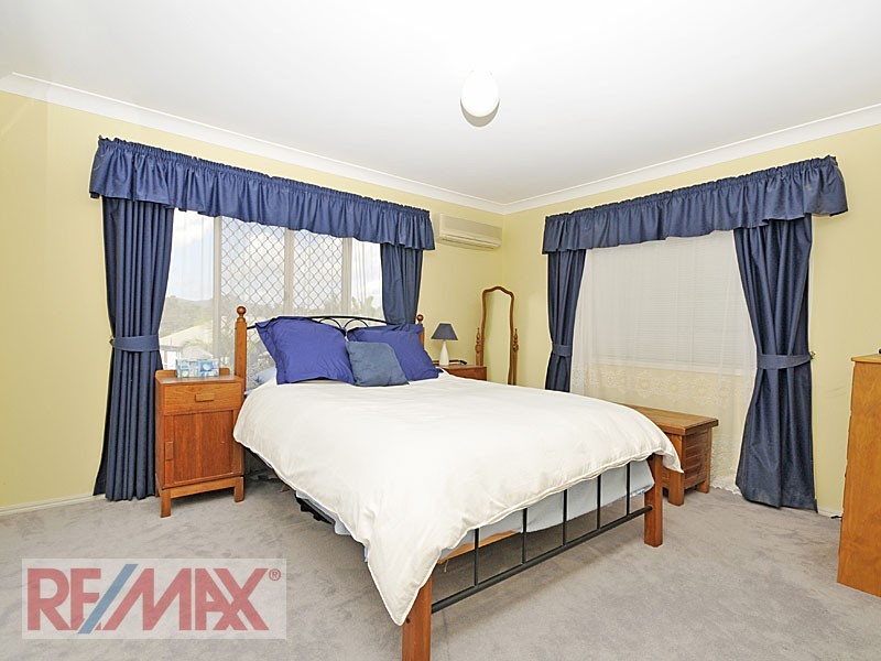 38 Hillenvale Ave, Arana Hills QLD 4054