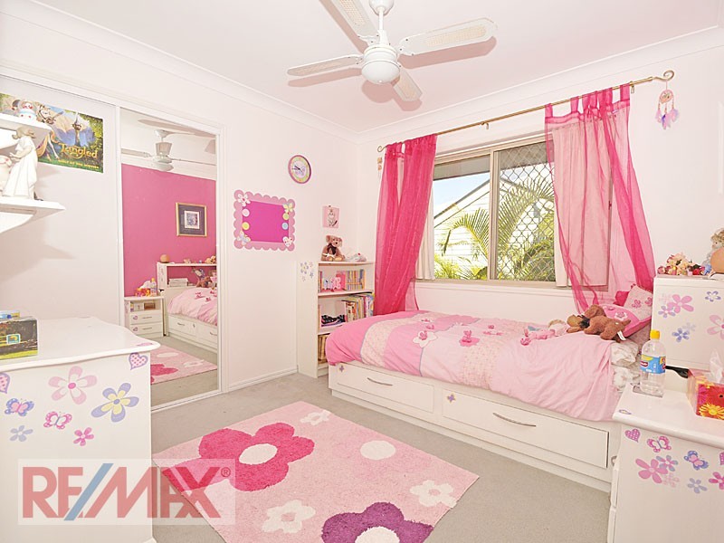 38 Hillenvale Ave, Arana Hills QLD 4054