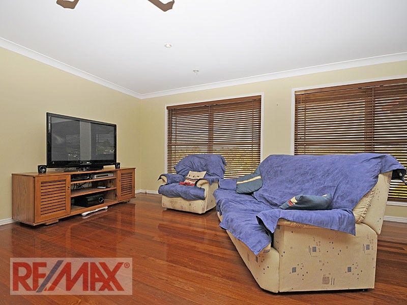 38 Hillenvale Ave, Arana Hills QLD 4054