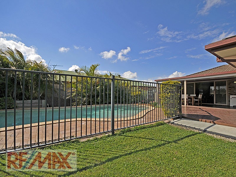 38 Hillenvale Ave, Arana Hills QLD 4054